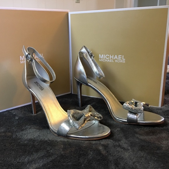 Michael Kors Silver Paris Sandals NEW - Picture 2 of 7